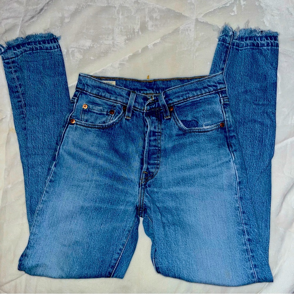 Levi Straight leg skinny jeans